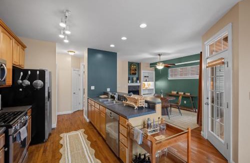 Central West End House | Bohemian 4BR CWE Villa Game Room Patio Backyard