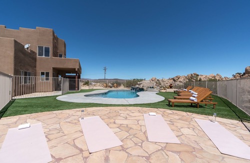 Yucca Valley House | Bohemian at the Boulder's: spa, pool and desert views!