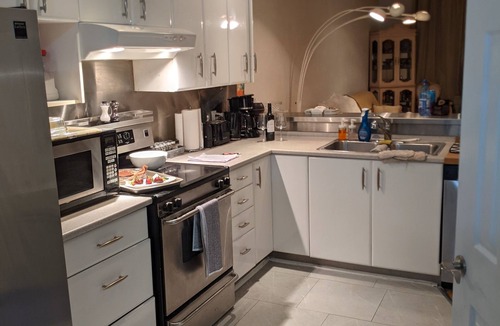 Downtown Toronto Condo | Bohemian Brownstone Apartment in Downtown Toronto