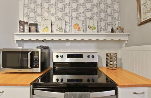 Columbia House | Bohemian Bungalow, Pac-Man, walk downtown!