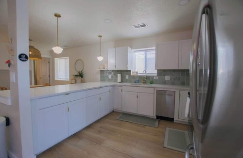 Albuquerque House | Bohemian ChiC SpaCation+Hotub+No Pet Fee!