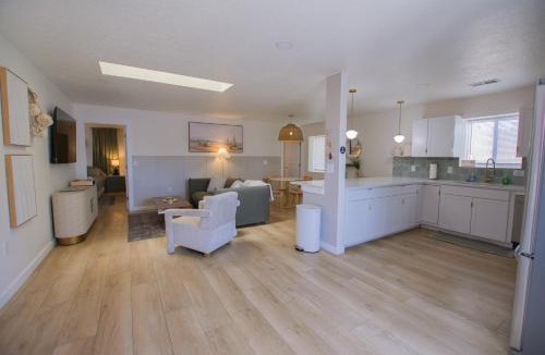Huning Highland Historic District House | Bohemian ChiC SpaCation-Private HotTub-Close to Downtown-No Pet Fee!