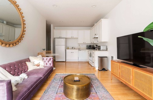 Hosford-Abernethy Apartment | Bohemian Hideaway Yard + Patio Walkable