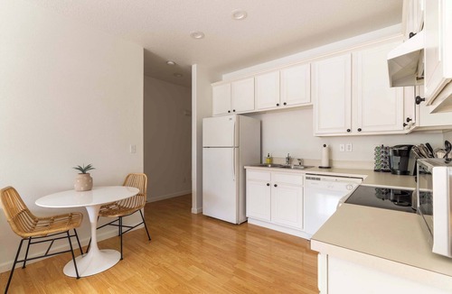 Hosford-Abernethy Apartment | Bohemian Hideaway Yard + Patio Walkable
