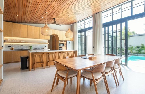 Pecatu Villa | Bohemian lush 5BR Retreat, 5 Mins to Bingin Beach