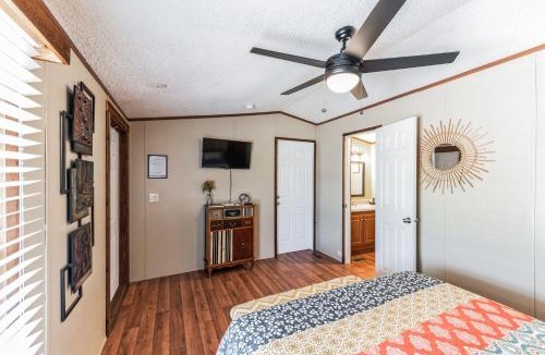 Kingston Hotel | Bohemian Rhapsody Suite 5 by The Lodges at Fossil Creek