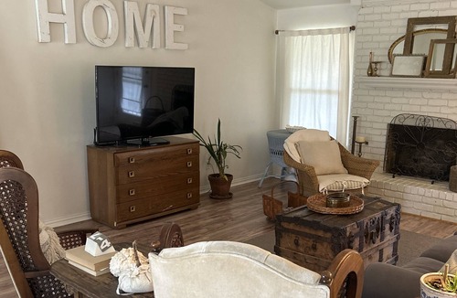 Rockwall House | Bohemian Style Cottage with private backyard