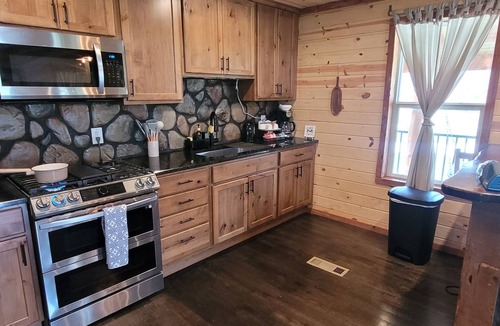Davisville Cabin | Bohío Retreat - Cabin and Creek View on 42 Acres