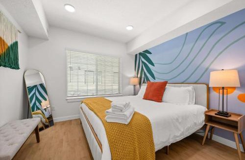People's Freeway House | Boho 2BR Townhome King 2-Car Garage SLC