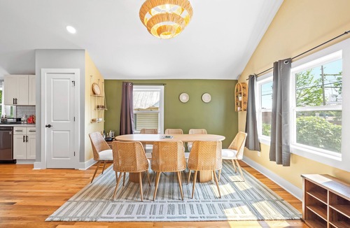 Downtown House | Boho 5BR Modern Villa Hot Tub Grill Patio Backyard