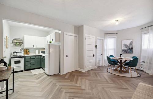 Maumee House | Boho abode Uptown Maumee by River-GREEN Side!