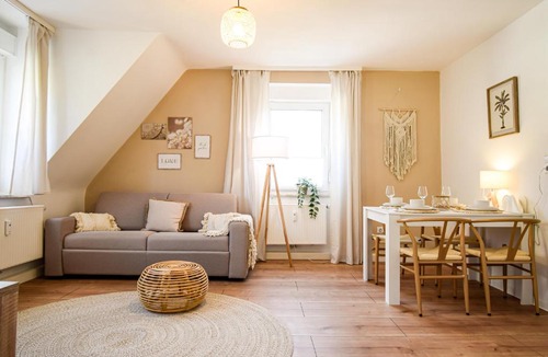 Enzberg Apartment | BOHO-Apartment - Feel like Home, Tiny Bathroom & Garage, 60m2