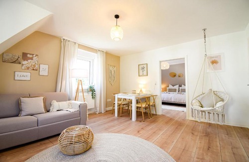 Enzberg Apartment | BOHO-Apartment - Feel like Home, Tiny Bathroom & Garage, 60m2