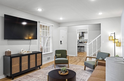 Overland Park House | Boho Beauty Newly Remodled 4BD/3 FULL BATH