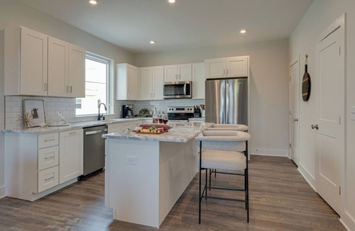 Whitebridge House | Boho Blues 5627-Near Broadway–Sleeps 6