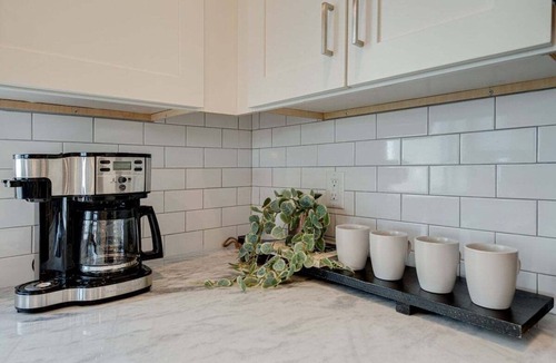 Whitebridge House | Boho Blues 5627-Near Broadway–Sleeps 6