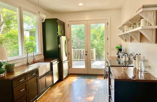 Wilmington House | Boho Bungalow - Downtown - Free Parking