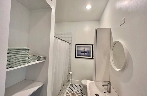 Wilmington House | Boho Bungalow - Downtown - Free Parking