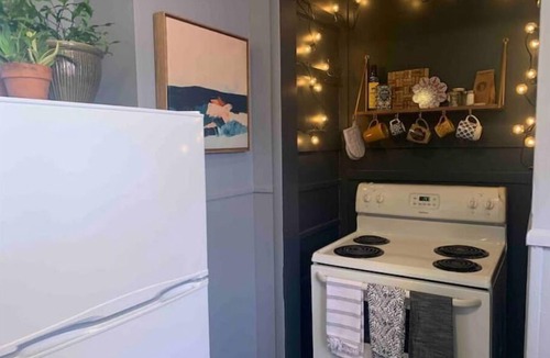 Richmond House | Boho Bungalow off Main-one block from Lovely Park