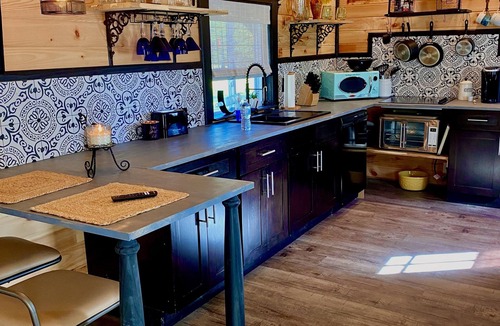 Flintstone House | Boho Bungalow | Pet Friendly