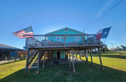 Crystal Beach House | Boho by the Beach - A Cozy, Peaceful Coastal Escape