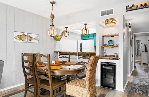 Harbor Oaks Condo | BoHo by the Bay | Pet Friendly + Boat Slip