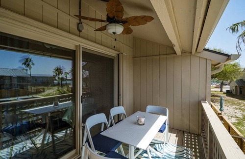 Harbor Oaks Condo | BoHo by the Bay | Pet Friendly + Boat Slip