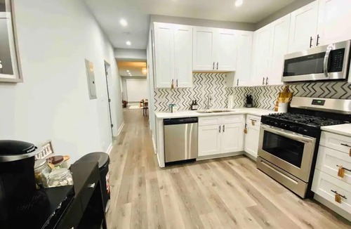 Chicago Apartment | Boho Chic 2BR Condo, Queen Bed With Free Parking