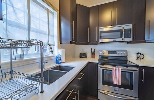 Mount Hope Huron Park Villa | ✦Boho-Chic Home: 4 BR + ❤ of City + Patio & BBQ
