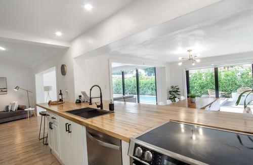 El Portal House | Boho Chic House-POOL & FIREPIT - 15 mins to South Beach