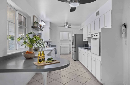 Melrose Paradise House | Boho Chic, Mtn Preserve Hike, Pool, & Grille!