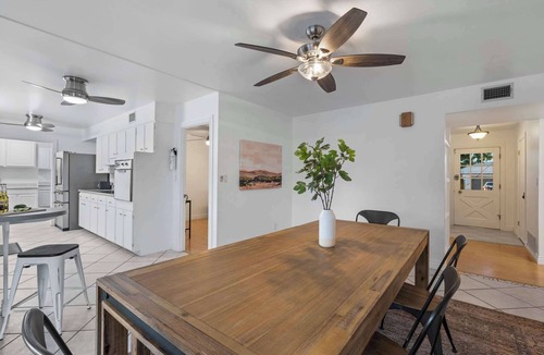 Melrose Paradise House | Boho Chic, Mtn Preserve Hike, Pool, & Grille!
