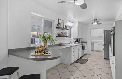 Melrose Paradise House | Boho Chic, Mtn Preserve Hike, Pool, & Grille!