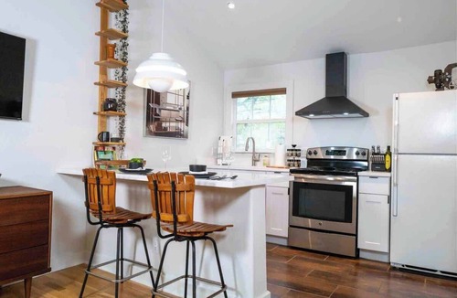 Greater Heights Apartment | boho chic: pool+hot tub, Easy World Cup Access