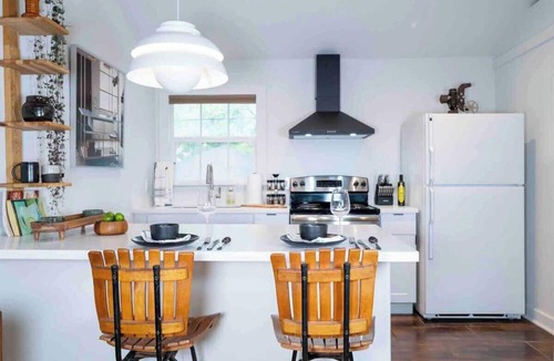 Greater Heights Apartment | boho chic: pool+hot tub, Easy World Cup Access
