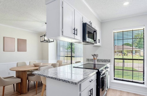 Bossier City House | Boho-chic retreat!