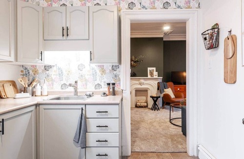 Stratford Apartment | Boho Chic Suite - walk to dwntwn/free prkg/Netflix