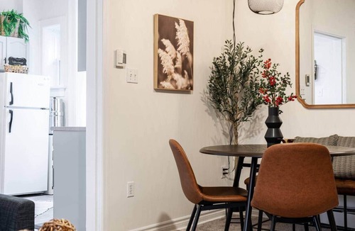 Stratford Apartment | Boho Chic Suite - walk to dwntwn/free prkg/Netflix