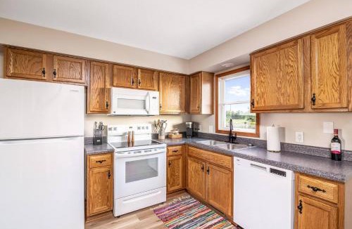 Homerville House | Boho Cleveland Bungalow - Sun-Drenched 2BR with Deck