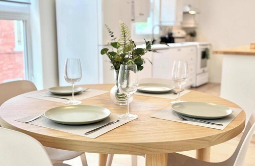 Maizerets Apartment | Boho Comfort Near It All | 6 people | EV Charger