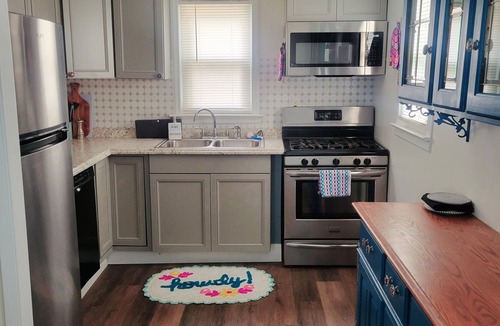 Town of Hastings House | Boho cozy 3 bedroom cottage close to Syracuse and Oswego with waterfront views.