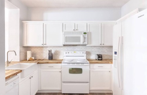 North San Antonio - SAT House | Boho Dream House - 5 minutes from the Airport!