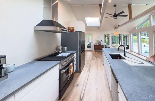 Accord House | BoHo Farm House with heated pool