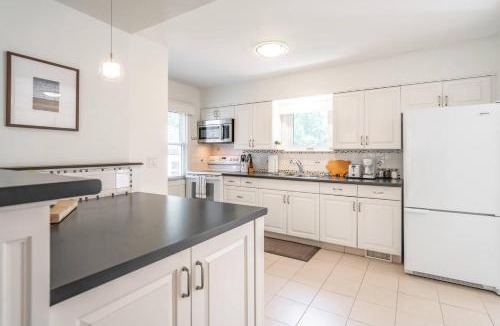 Virgil House | Boho Inspired NOTL Wine Country Private Home for 2