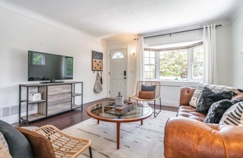 Virgil House | Boho Inspired NOTL Wine Country Private Home for 2