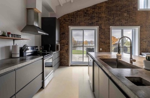 Chateau-Richer Condo | Boho L'industriel