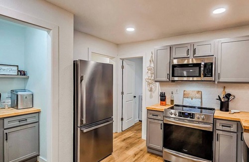 Porum House | Boho Lakefront Den in Porum Landing