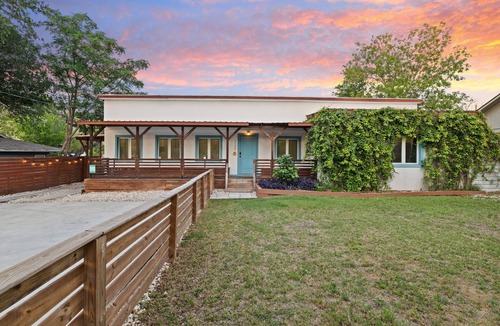 Cherrywood House | Boho-Ranch Retreat in Hip East Austin w Hot Tub and Cowgirl pool.