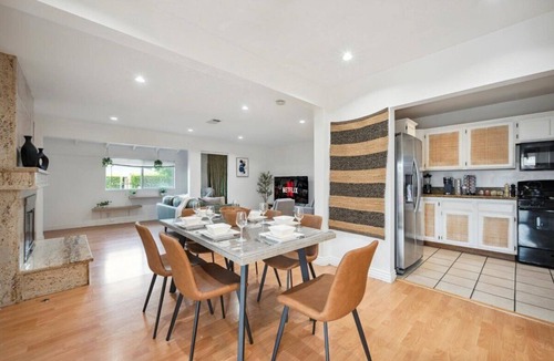 North Hollywood House | Boho Retreat: Pool, Spa, Patio, BBQ, Games & Studio