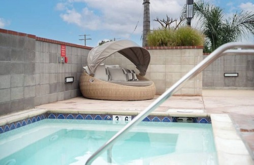 National City Apartment | Boho Rooftop Pool & Hot Tub Apt